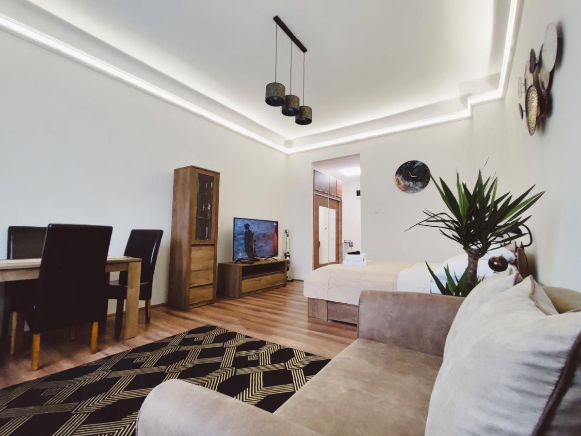 Central Palace Apartman Ντέμπρετσεν Εξωτερικό φωτογραφία