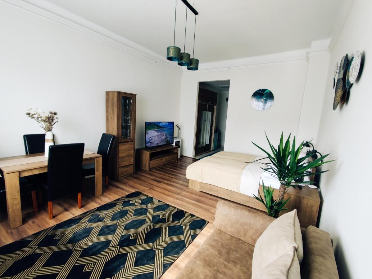 Central Palace Apartman Ντέμπρετσεν Εξωτερικό φωτογραφία